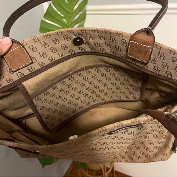 Dooney & Bourke Monogrammed Logo Large Shoulder Bag Leather Straps - Picture 7 of 10